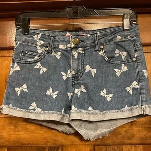 Size 5 Tinseltown Denim Shorts with Cute Bow Design
